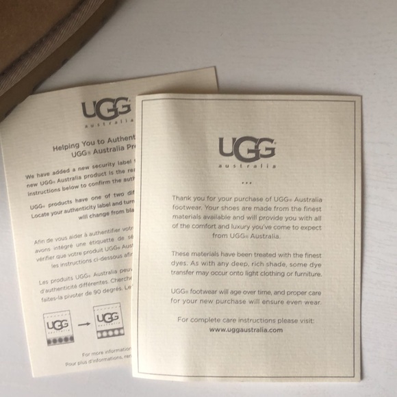 UGG Bailey Button Short Boots (Size: Big Kids 5) - Picture 15 of 17